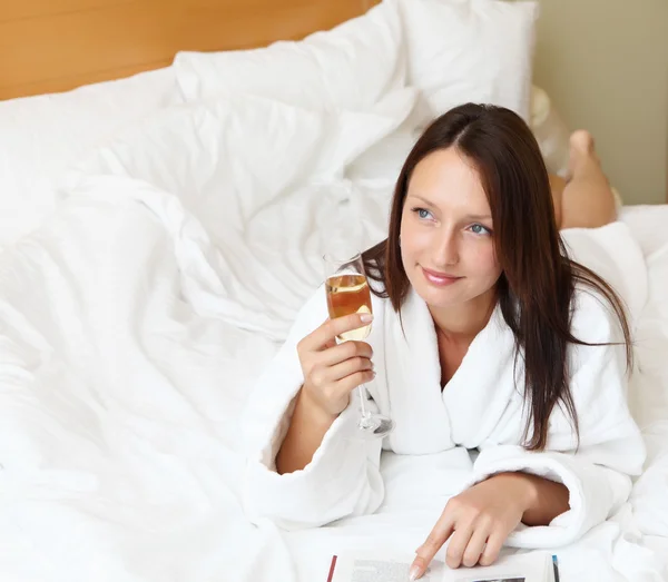 Young woman with glasses of champagne — Stock Photo, Image