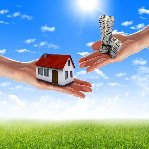 Hands holding house — Stock Photo, Image