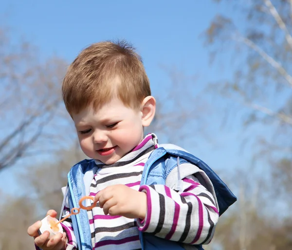 Litlle boy in the park — Stock Photo, Image