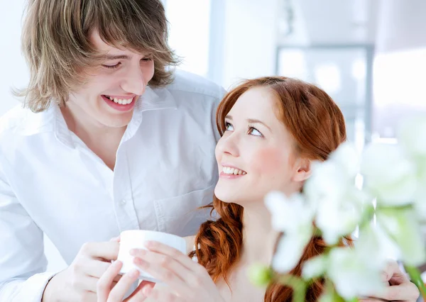 Young couple with a gift — Stock Photo, Image