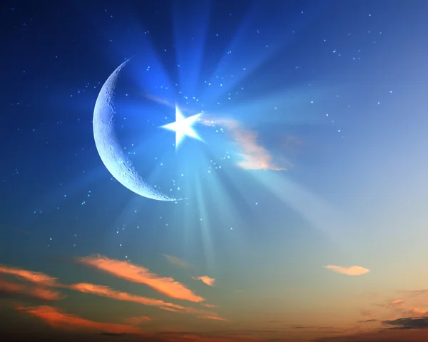 Stella musulmana e luna sul cielo blu — Foto Stock