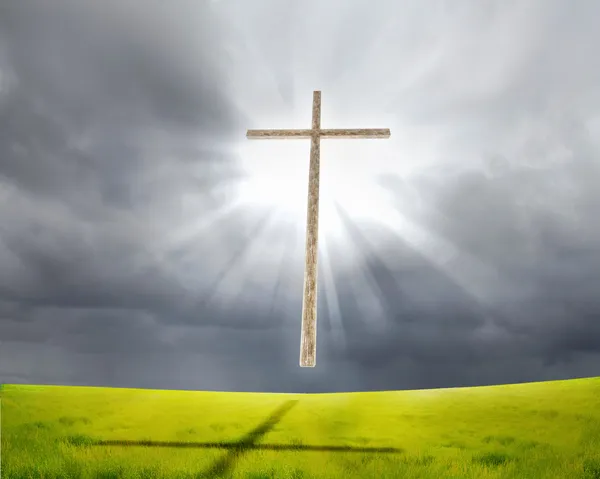 Przydrożny krzyż z nieba — Zdjęcie stockowe