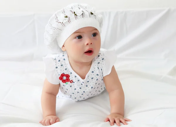 Spädbarn baby i en hatt — Stockfoto