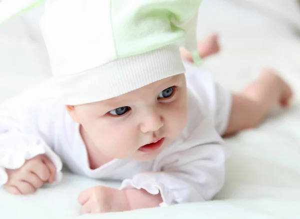 Bébé mignon en chapeau — Photo
