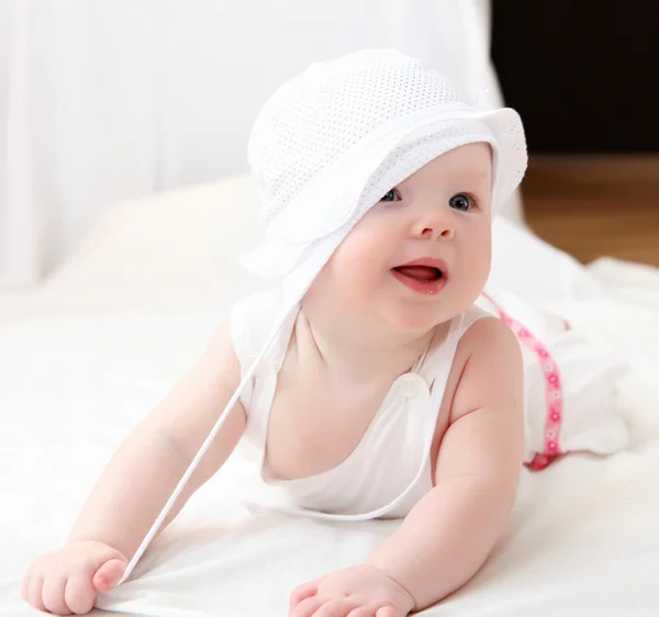 Şirin Bebek şapkalı — Stok fotoğraf