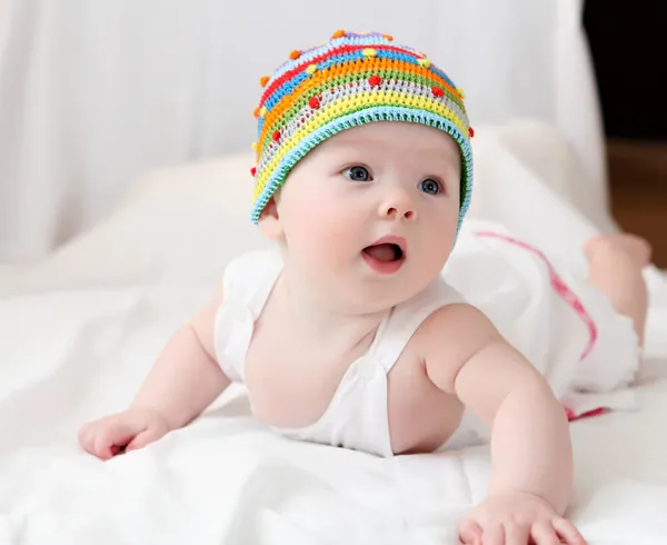 Schattige baby in hoed — Stockfoto