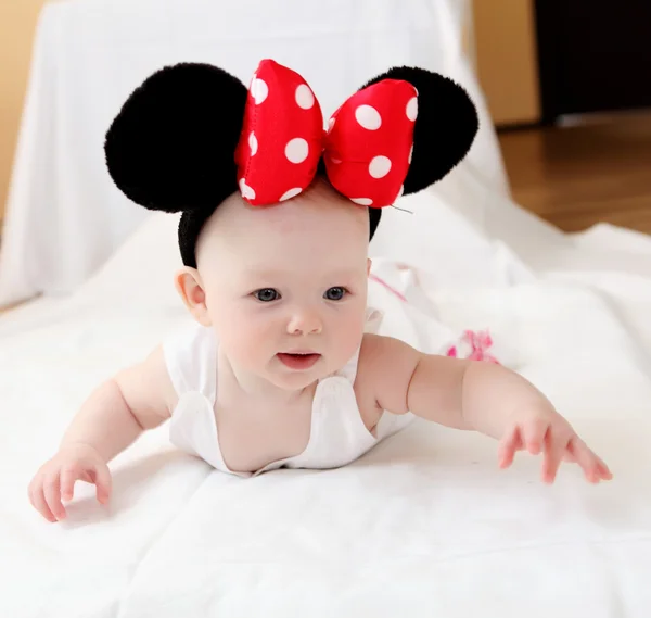 Kleine baby met muis oren — Stockfoto