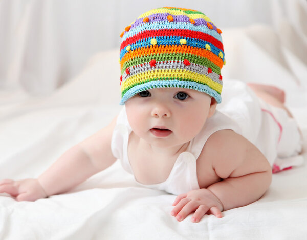 Симпатичный малыш в шляпе
