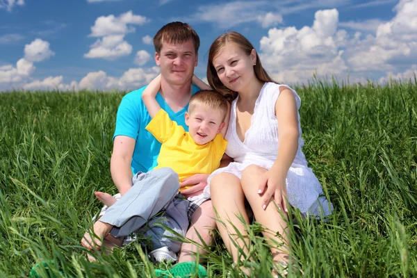 Familia con niños en verano al aire libre —  Fotos de Stock