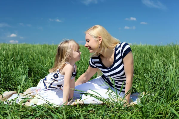 Mother with her daughter outdoors — Stock Photo, Image