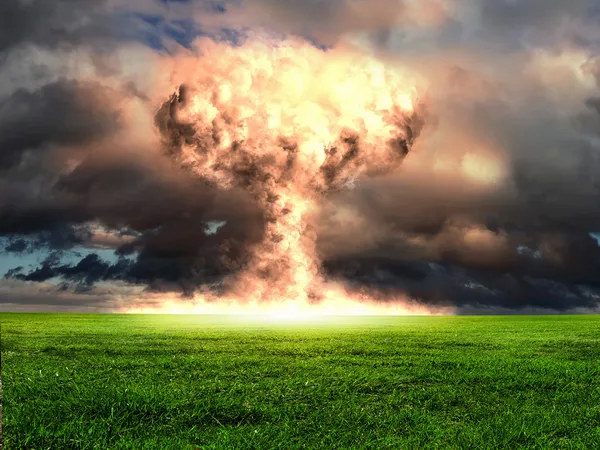 Esplosione nucleare in un ambiente esterno — Foto Stock