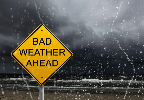Varningstecken på dåligt väder framåt — Stockfoto