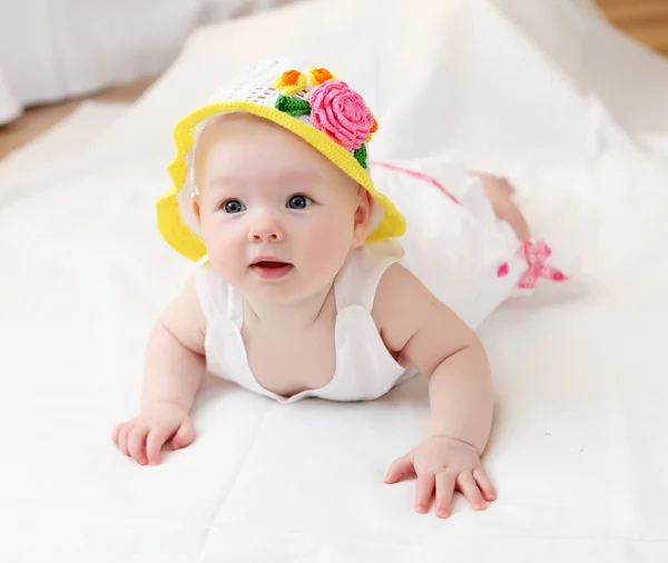 Мила дитина в капелюсі — стокове фото