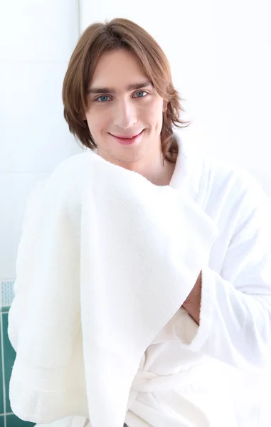 Portret van een jonge man in badjas — Stockfoto