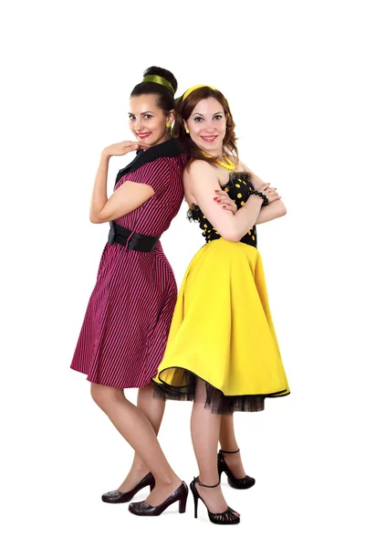 Duas mulheres jovens em vestidos de cor brilhante — Fotografia de Stock