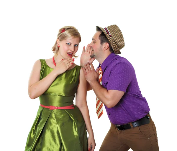 Молода пара танців у яскравому кольоровому одязі — стокове фото