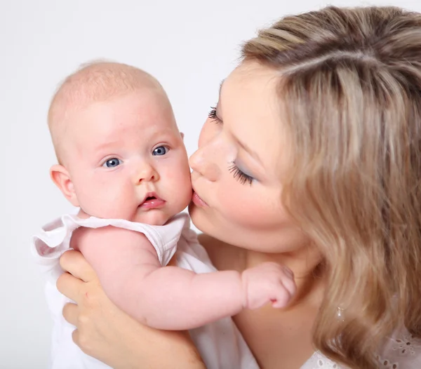 Genç anne ve bebek portre — Stok fotoğraf