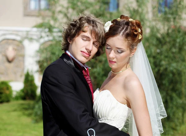 Zastřelil mladé páry uzavření manželství — Stock fotografie