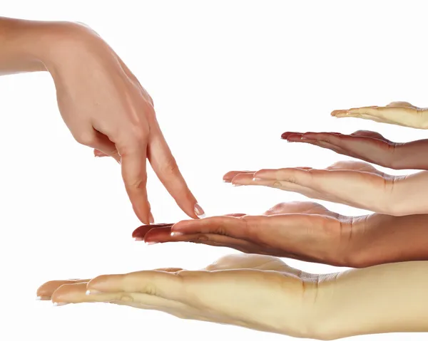 Людські руки як символ етнічного розмаїття — стокове фото