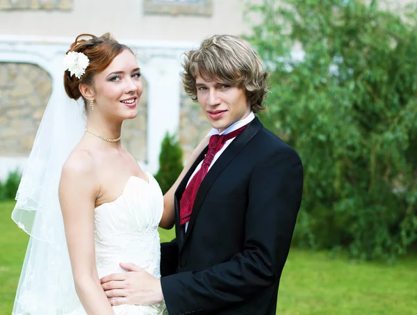 Junge Paare bei der Eheschließung erschossen — Stockfoto