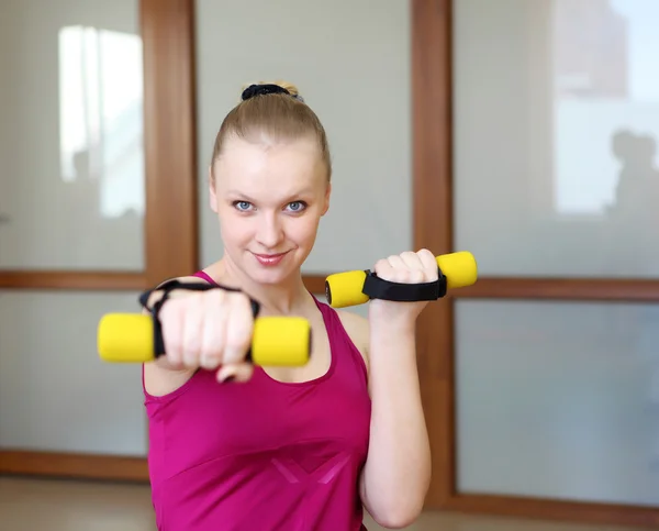 Young woman doing sport — Stock Photo, Image