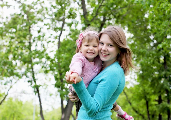 Portrait of mother with daughter outdoor — Stock Photo, Image