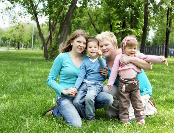 Portrait of children with mother and grandmother — Stock Photo, Image