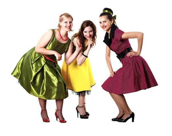 Tre unga kvinna i ljusa färg klänningar — Stockfoto
