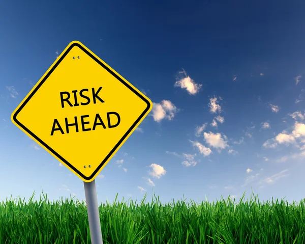 Verkeersbord van risico ahead — Stockfoto