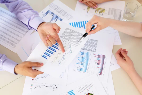 Financial and business documents on the table — Stock Photo, Image