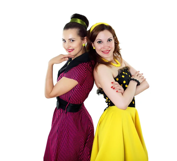 Dvě mladé ženy v zářivě barevné šaty — Stock fotografie