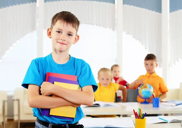 Porträt eines Schülers ist in der Klasse — Stockfoto