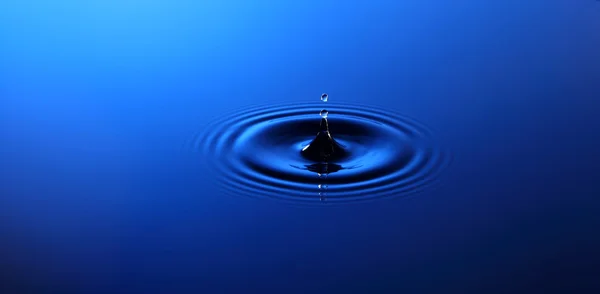 stock image Drop of water falling into the water