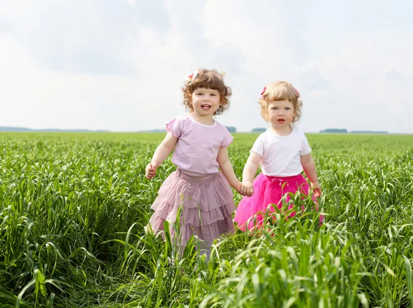 Portrait of a little girl outdoors — Stock Photo, Image