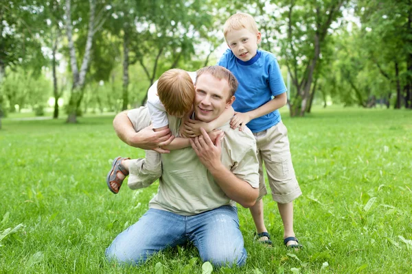 Portrait of father with two sons outdoor — Stock Photo, Image