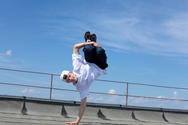 açık havada sokak dansçısı