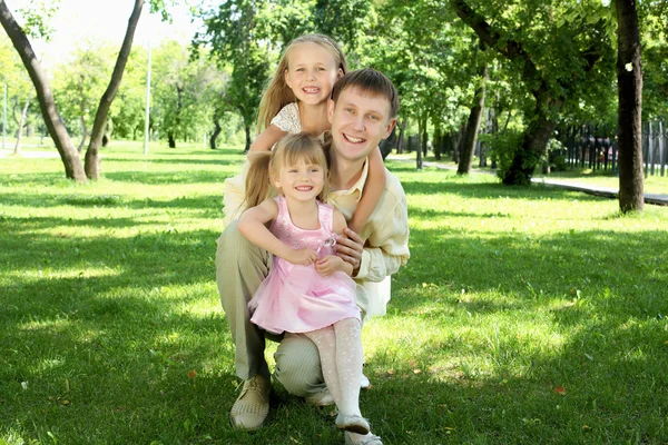 Father with two daugthers outside — Stock Photo, Image