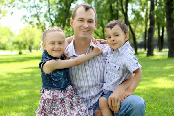 Father with son and daugther outside — Stock Photo, Image