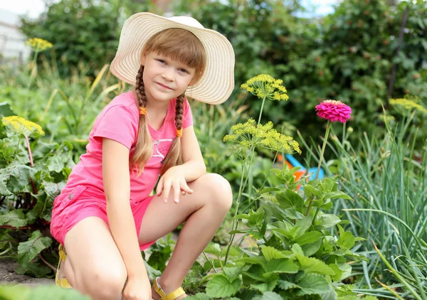 A lány a nyári kert — Stock Fotó