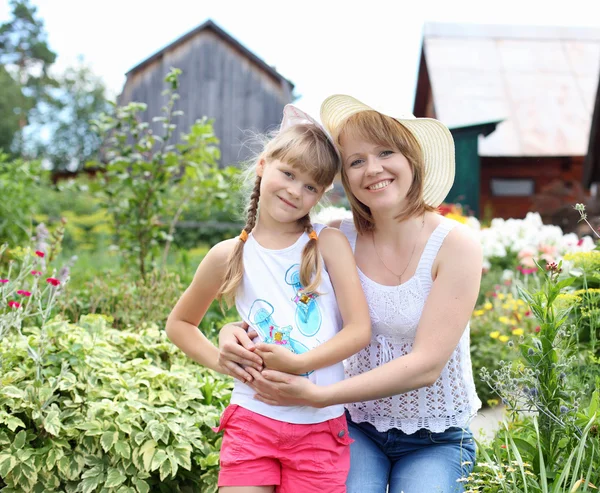 Anne ve Kız Bahçıvanlığı — Stok fotoğraf