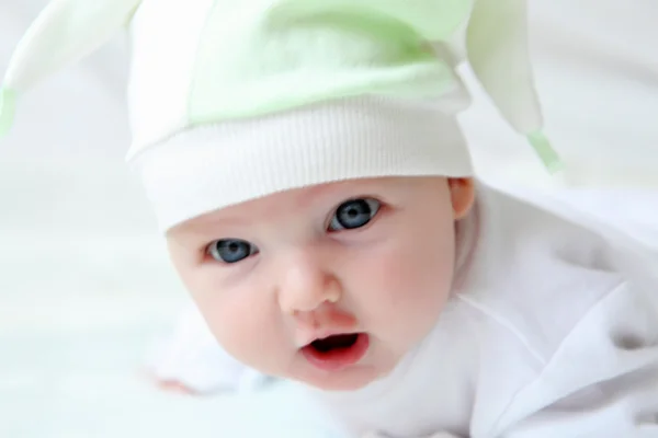 Bébé mignon en chapeau — Photo