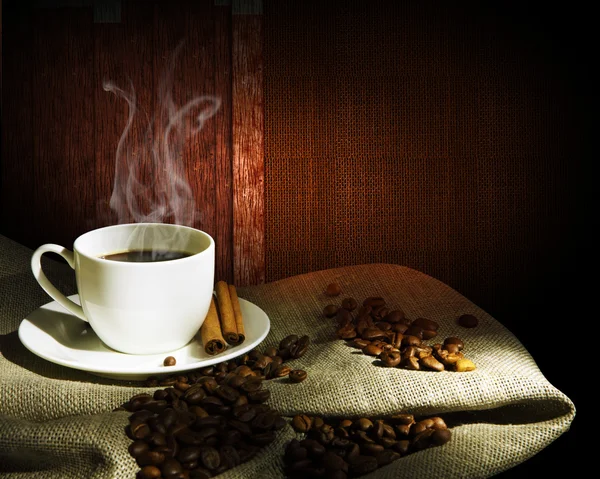 Чашка кави на пару — стокове фото