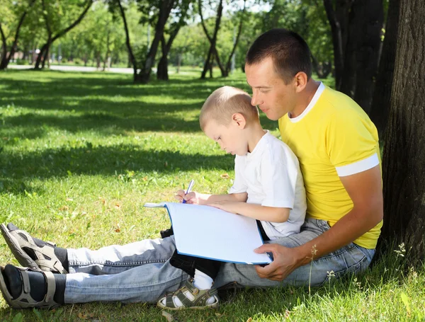 Father with his son in the par — Stock Photo, Image