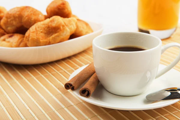 Breakfast coffee and croissants — Stock Photo, Image