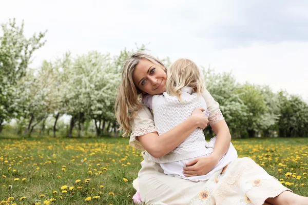 Girl with mother in the park — Stock Photo, Image