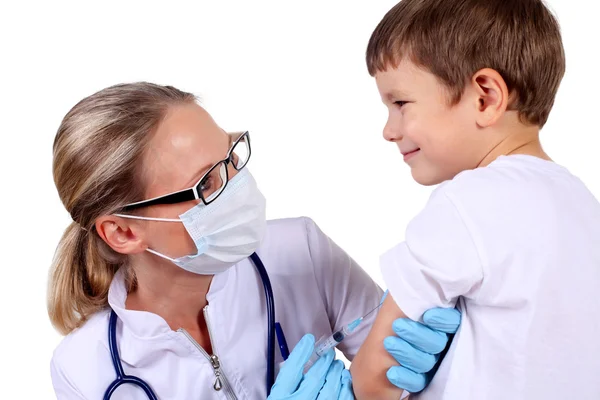 医者の子供にワクチン注射を行う ストック画像