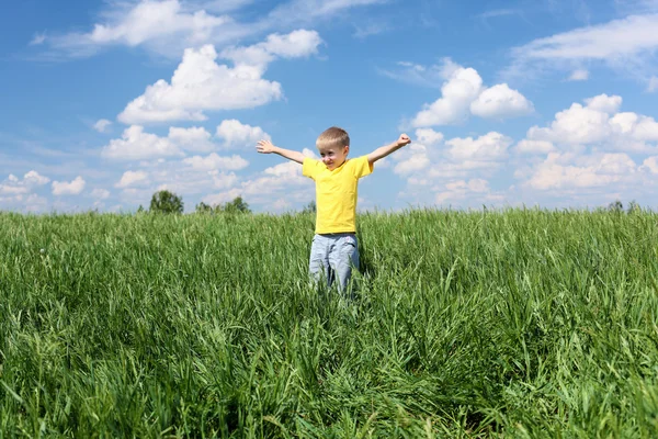 Küçük çocuk açık havada — Stok fotoğraf