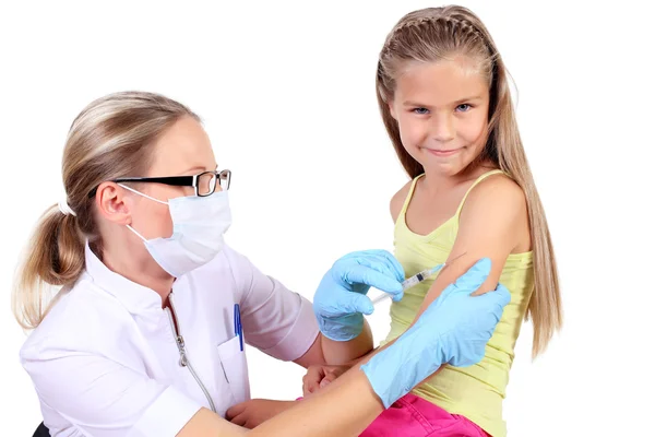 Arts doen vaccin injectie kind — Stockfoto