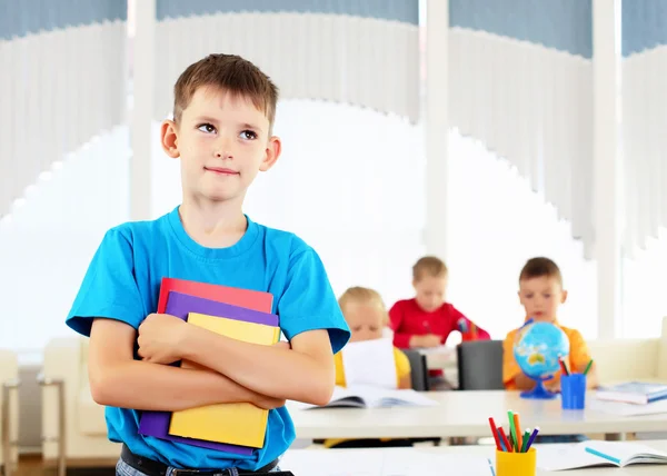 Porträt eines Schülers ist in der Klasse — Stockfoto