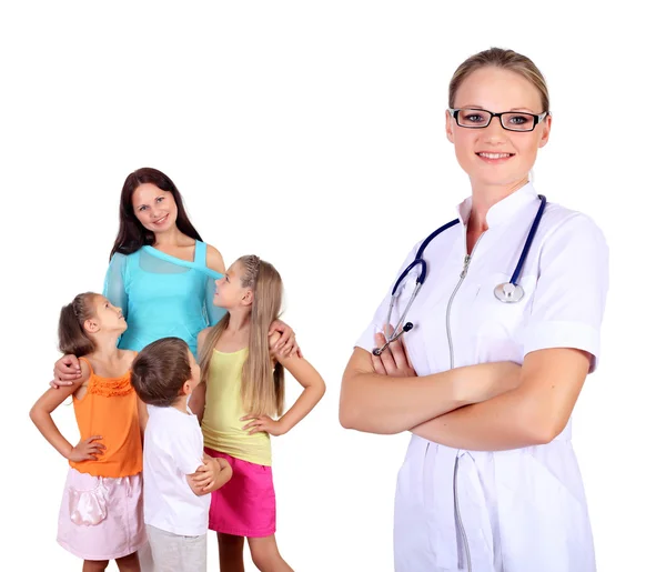 Lekarz i rodziny z dziećmi — Zdjęcie stockowe